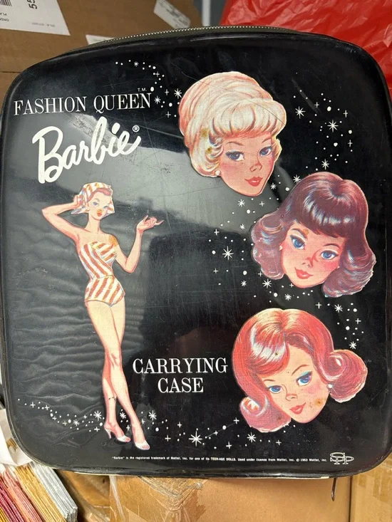 Barbie Black Fashion Queen Carrying Case with Retro Doll Artwork - Picture 1 of 5